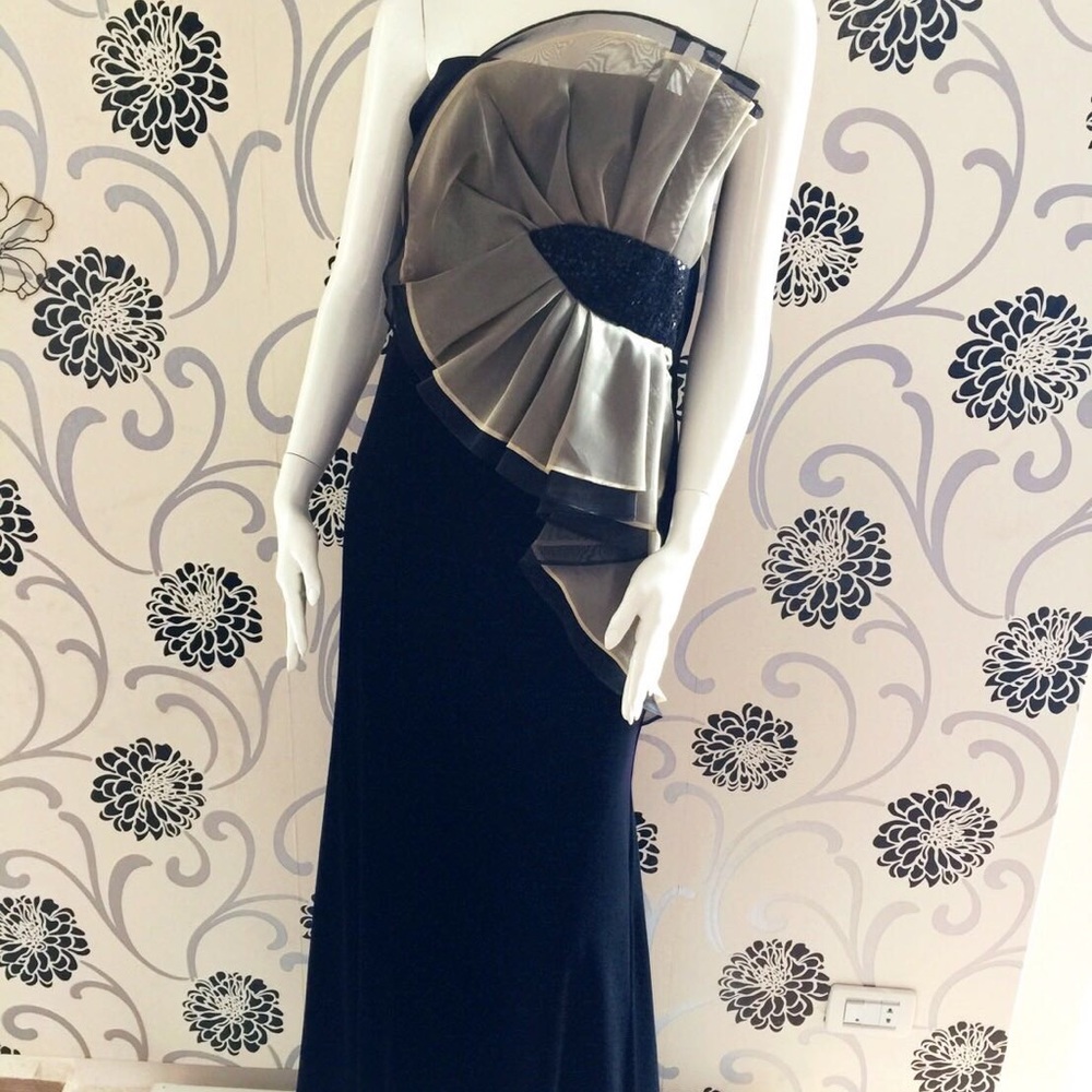 Betsy & Adam Velvet black gown